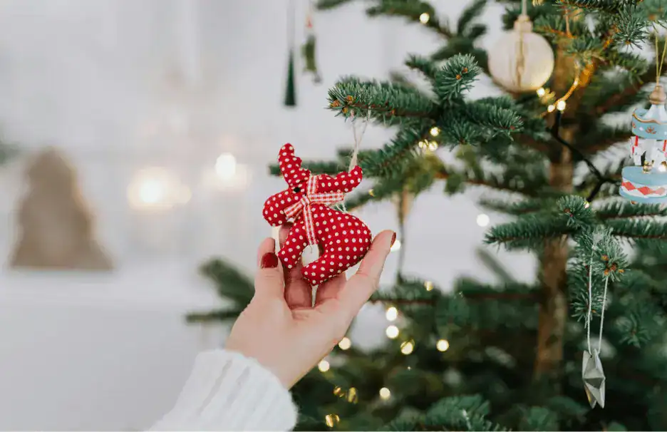 Bolas de Natal personalizadas feitas por crianças com materiais do chinês
